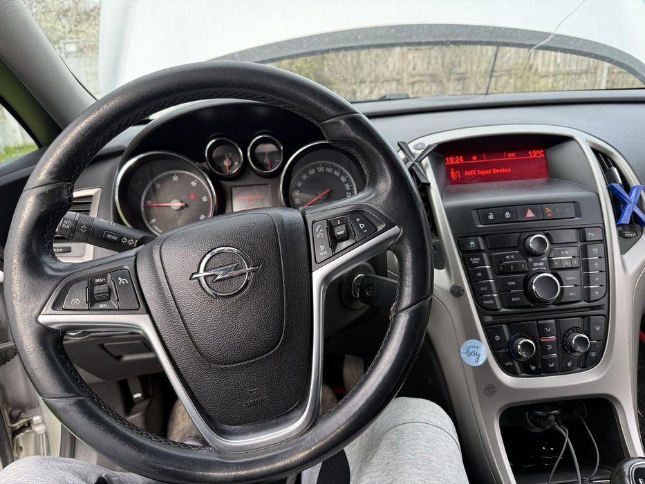 Vand sau schimb cu atv Opel astra j 2011
