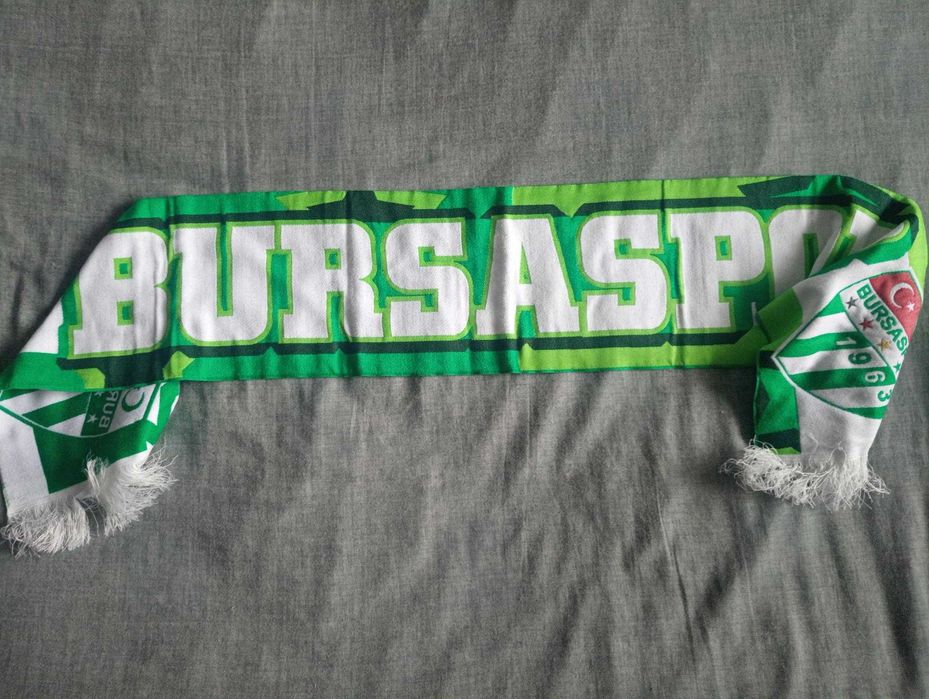 Шалове на футболни отбори и федерации