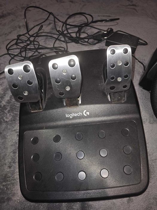 Logitech G920 Driving Force Racing Wheel + Pedals, compatibil cu Xbox Series X|S / Xbox One / PC.