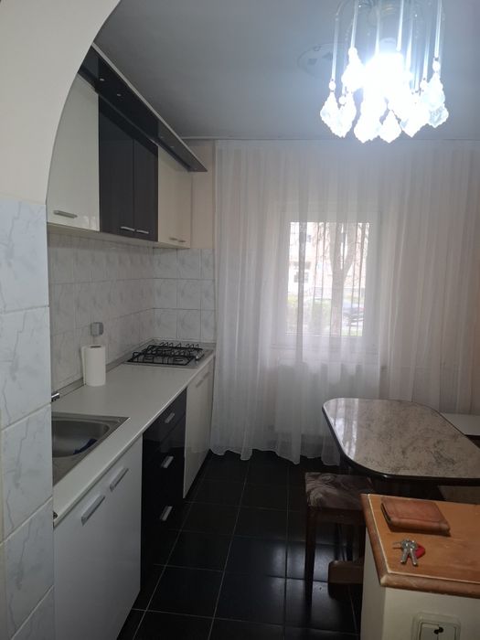 Închiriez apartament cu doua camere