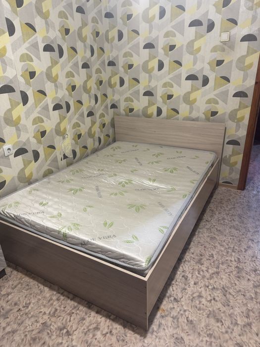 Продам шкаф , кроват , туалетный столик