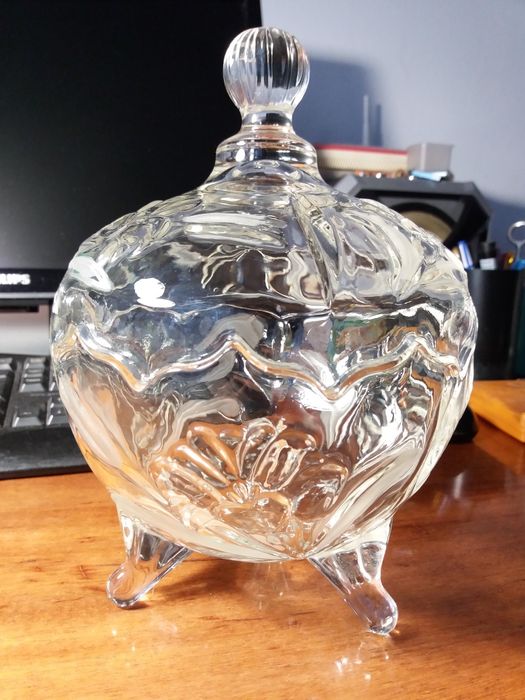 Хрустальная ваза-конфетница.