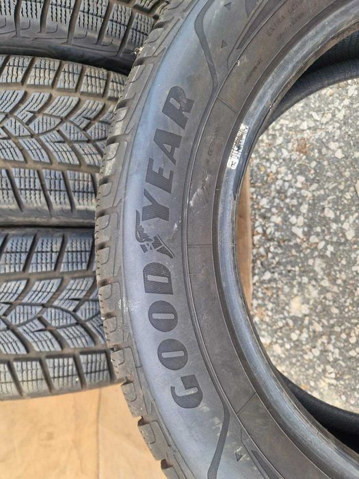 4 Goodyear R18 235/60 Зимни гуми  DOT3722