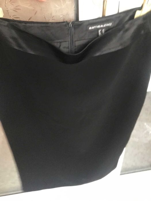 Продавам нова елегантна, официална, маркова пола