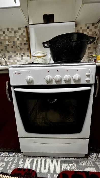 Продам газ плиту