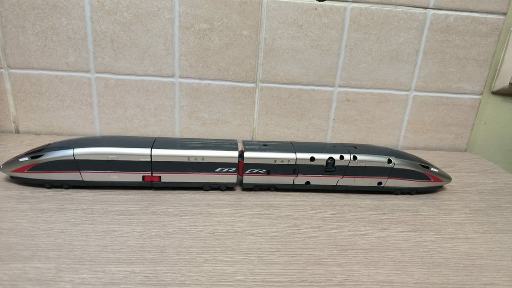 Робот трансформер скоростной  поезд