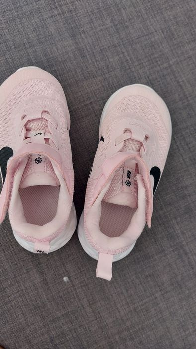 Бледо розови маратонки за момиче 26