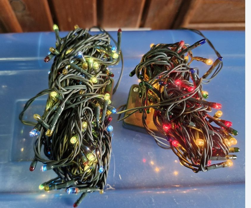 Гирлянды на ёлку.