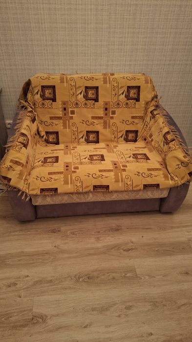 Продам два покрывала на кресла