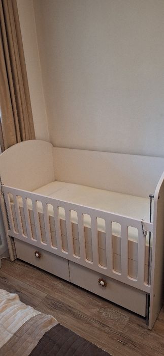 Бебешко Легло с люлеещ механизъм и матрак