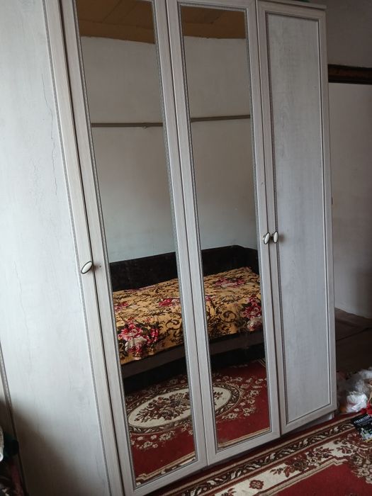 Шифонер, шкаф серо белого цвета