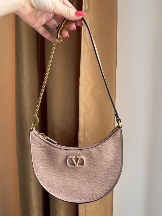 Valentino Garavani mini VLogo Signature Hobo bag ЧАНТА