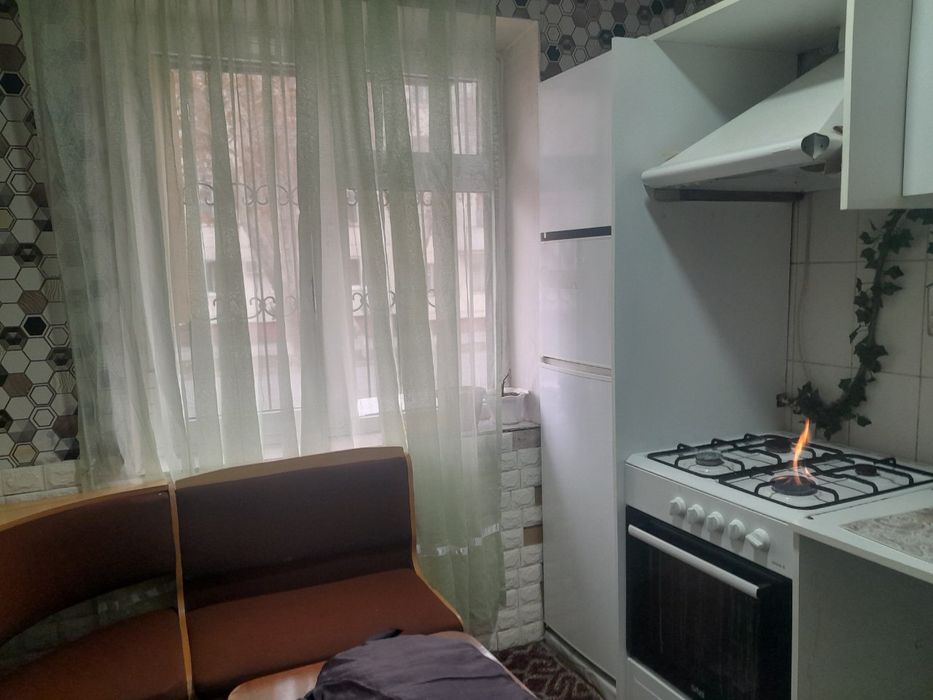 Ватни. Бурж аптекасини орасида 1 хонали  квартира  ижарага берилади