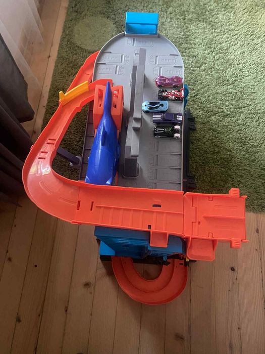 Писта Hot Wheels Ultimate Garage