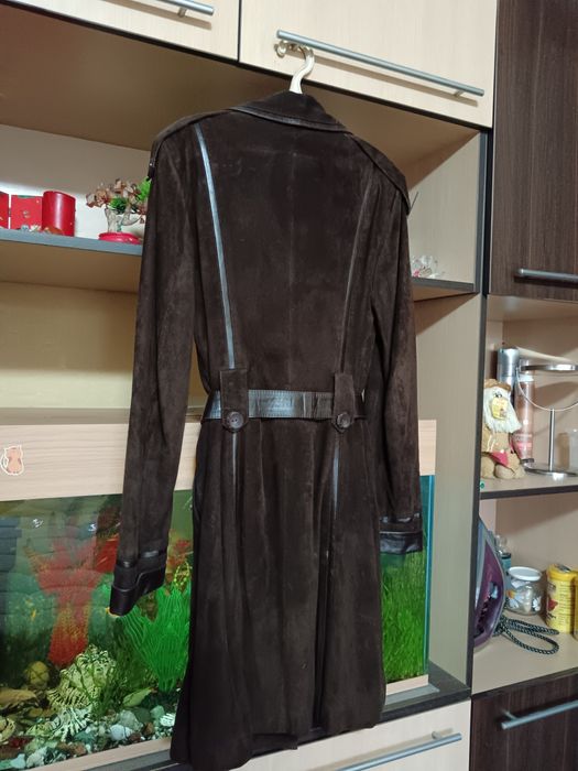 Замшевый коричневый плащ