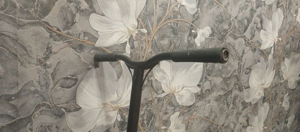 Продам трюковой самокат торг не большой