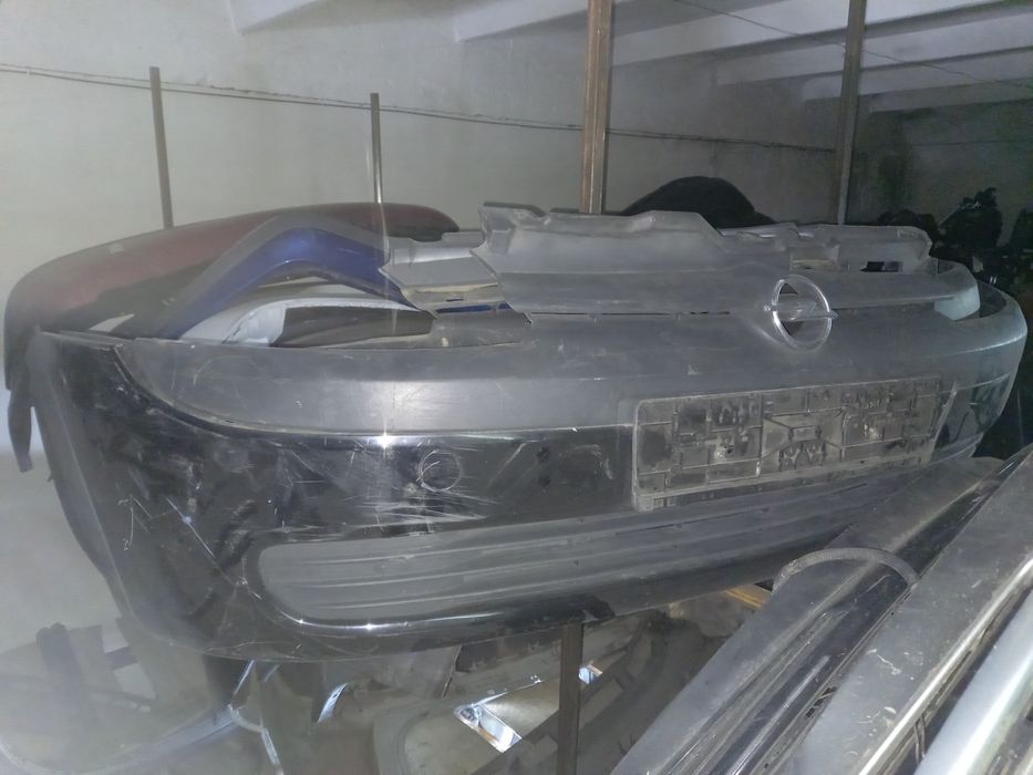 Бампер передний на Опель Корса D