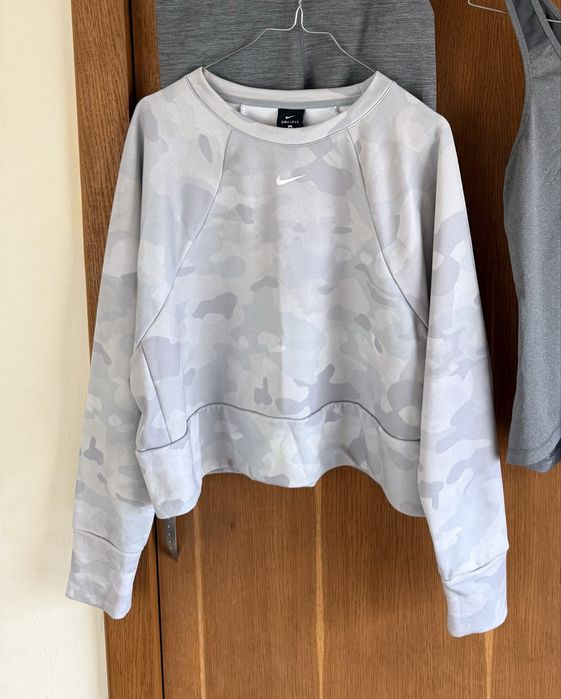 Nike Dri-fit спортен сет клин с висока талия и блуза - 25€