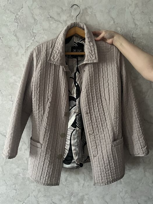 Продам куртку в отличном  состоянии