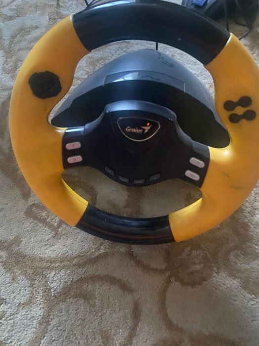 Продам игровой руль.