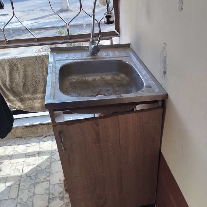 Мойка для кухни,бу можно использовать нормальном состоянии.