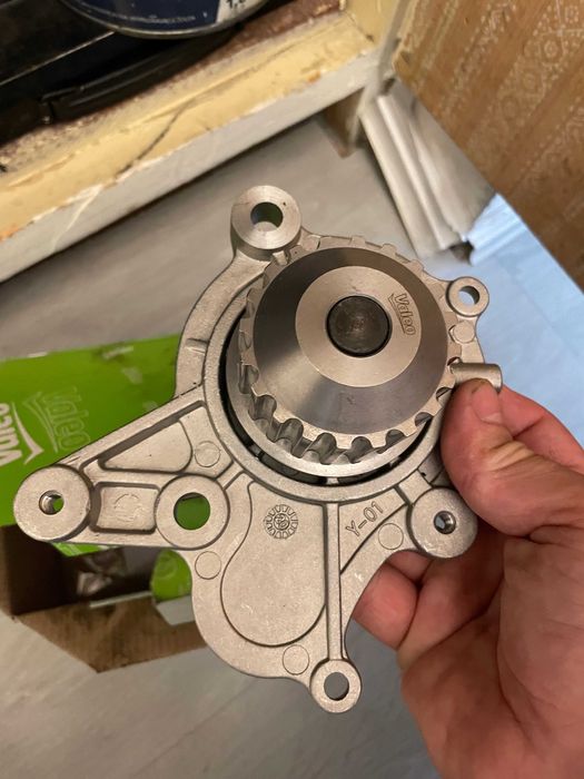 Водна помпа Хюндай, жило за Спринтер и тампони за 300C