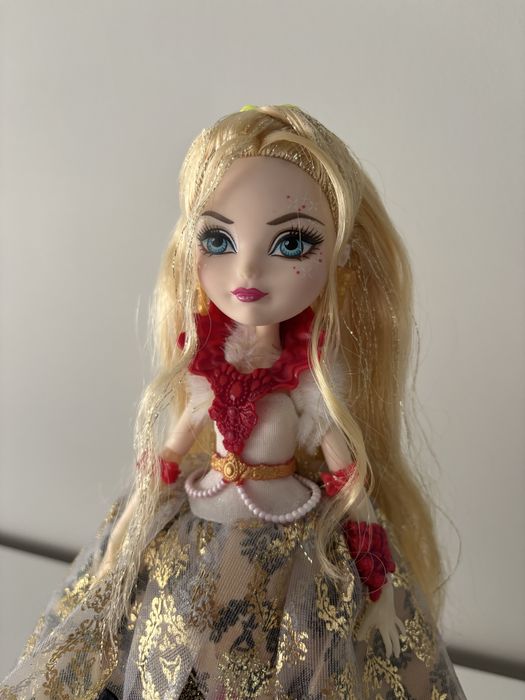 Кукла Ever After High. Эппл Уайт. День коронации