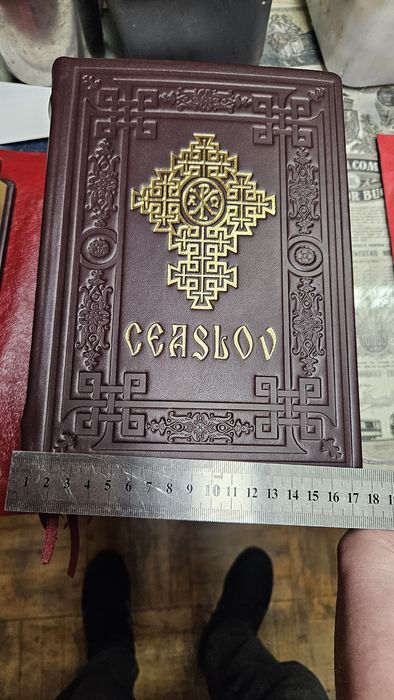 Ceaslov legat în piele naturală