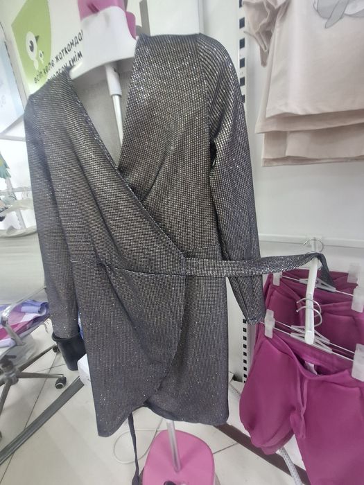 Продам платье блестящее