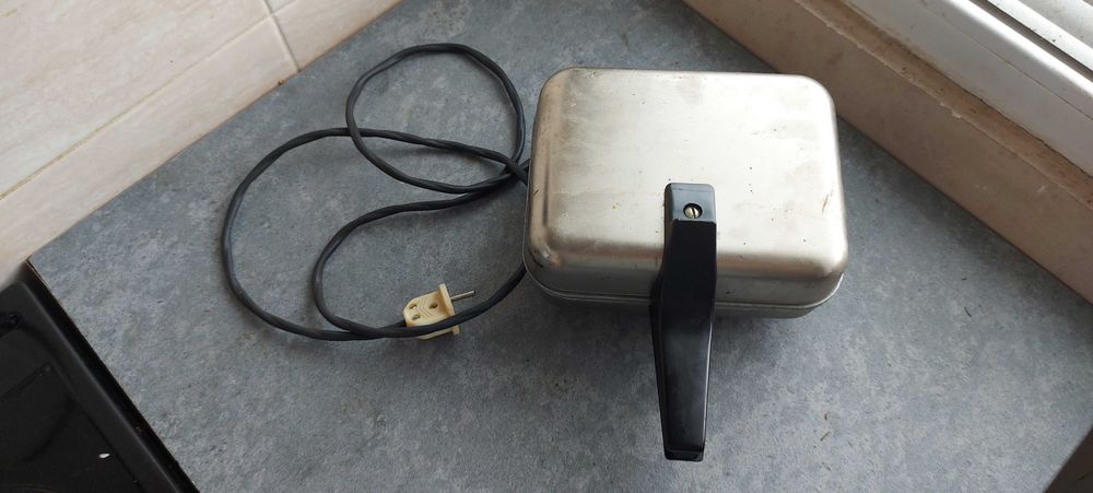 Уред за вафлени корички, ретро, соц