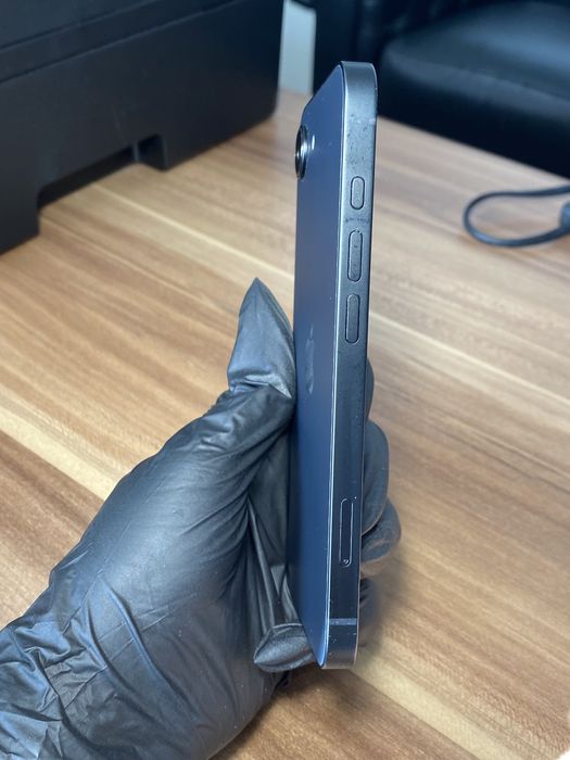 iPhone 16e• 128 GB • Black