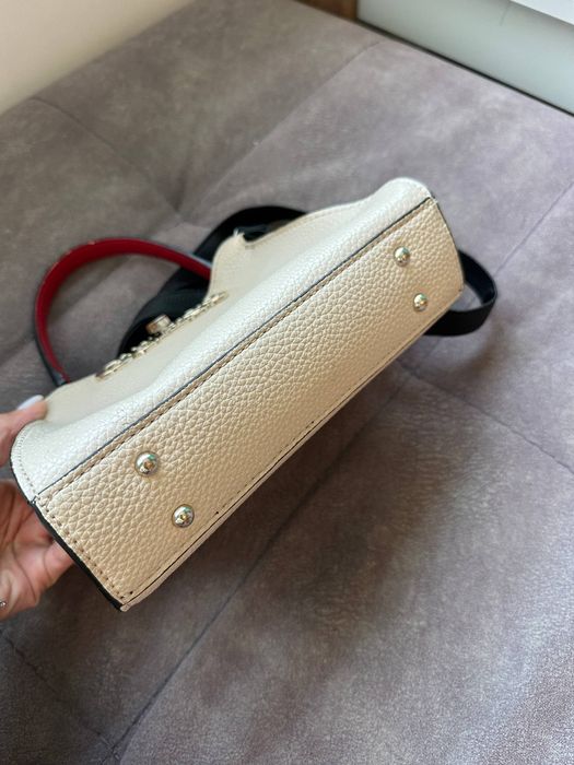 Дамска чанта Guess