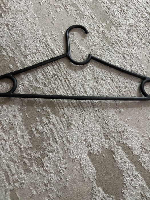 продам вешалки срочно