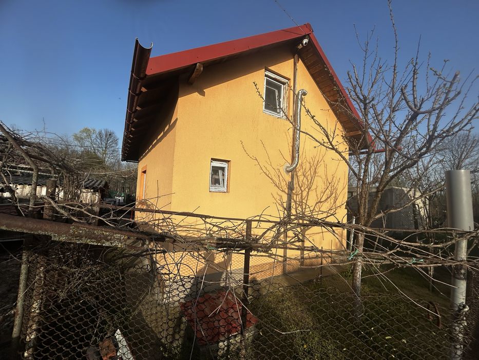 Proprietate 2 case (1noua cu mansarda)multiple anexe 2600 mp