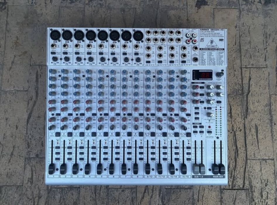 Behringer Eurorack UB2222FX-PRO  mixer pasiv efecte voce