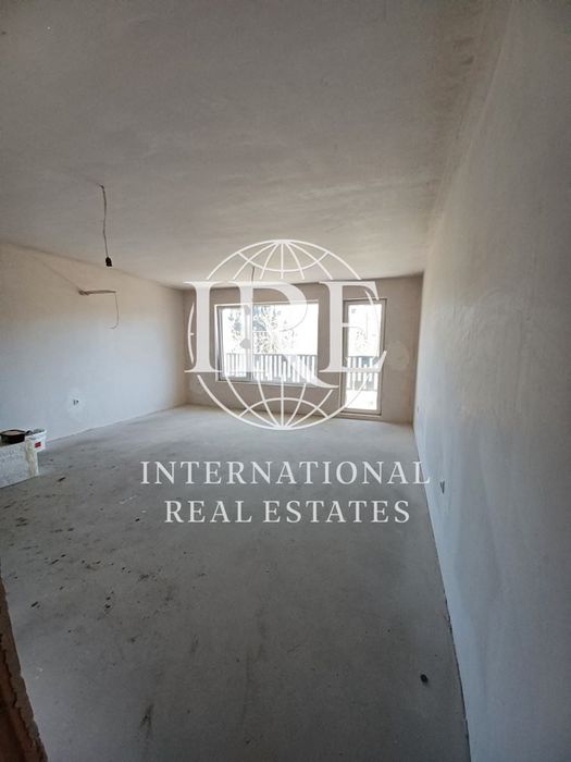 Продава се Тристаен апартамент в Варна, Централна поща - 127 кв.м за 1004 €/кв.м - Снимка #2