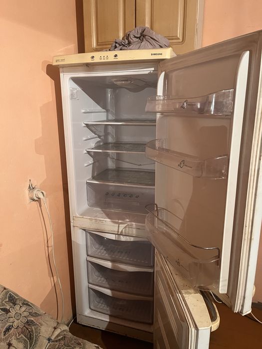 Продам холодильник