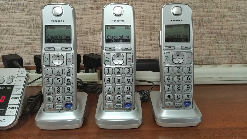 Продам радиотелефон PANASONIС четыре трубки на один телефонный номер.