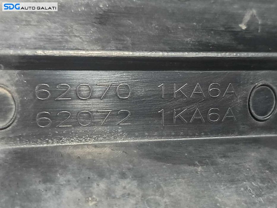 Grila Centrala cu Sigla Emblema Bara Spoiler Fata Nissan Juke F15 2010 - 2019 Cod 62070-1KA6A [A0769]