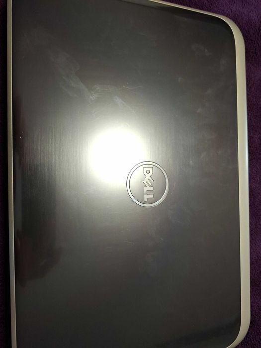 Vând laptop dell inspiron