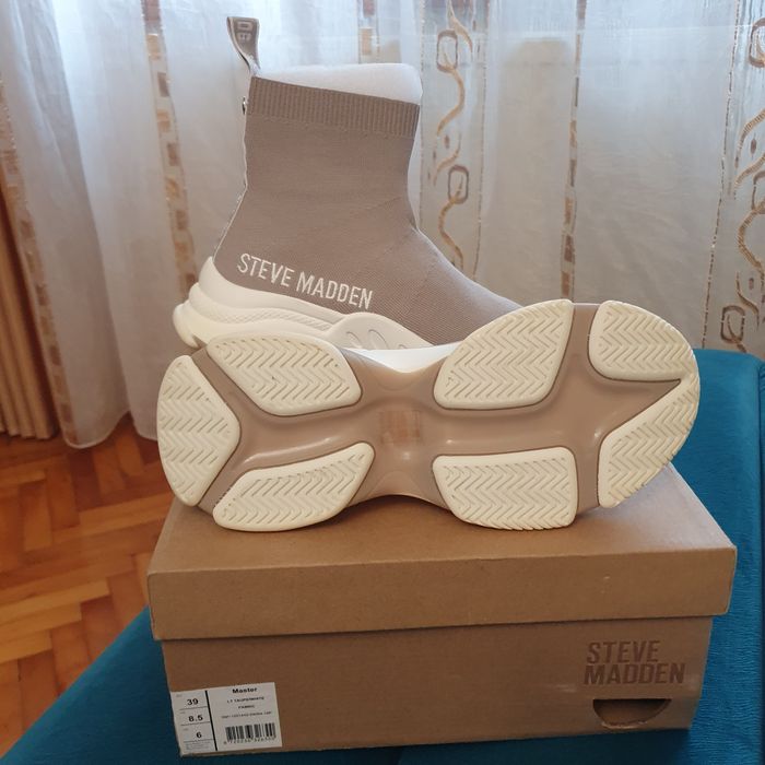 Ghete material elastic nr 39/ 24,5 cm noi pret 200