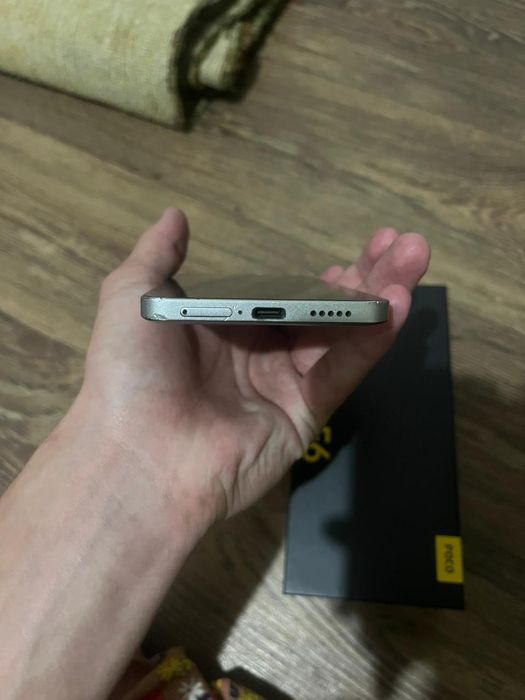 POCO F6 в хорошем состоянии