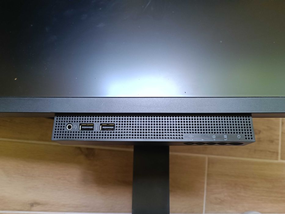 Повреден монитор Lenovo TIO24D 24"