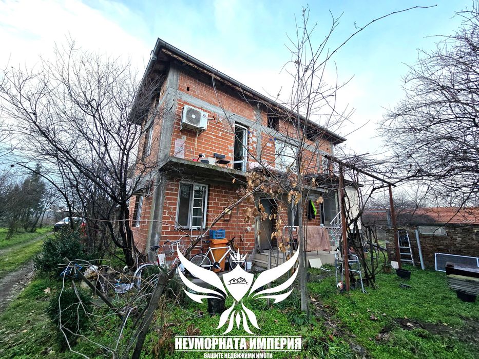 Продавам склад/селскостопански сгради 1450РЗП в имот 8700кв с.Боянци