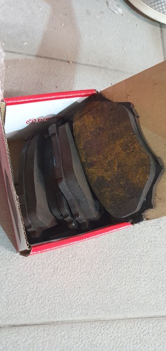 Продавам два комплекта предни спирачни дискове