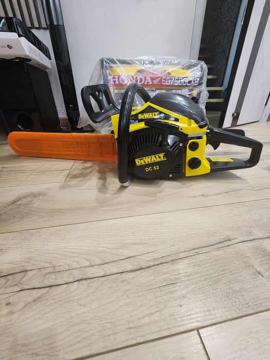 Продам бензопилу DEWALT DC 52.
