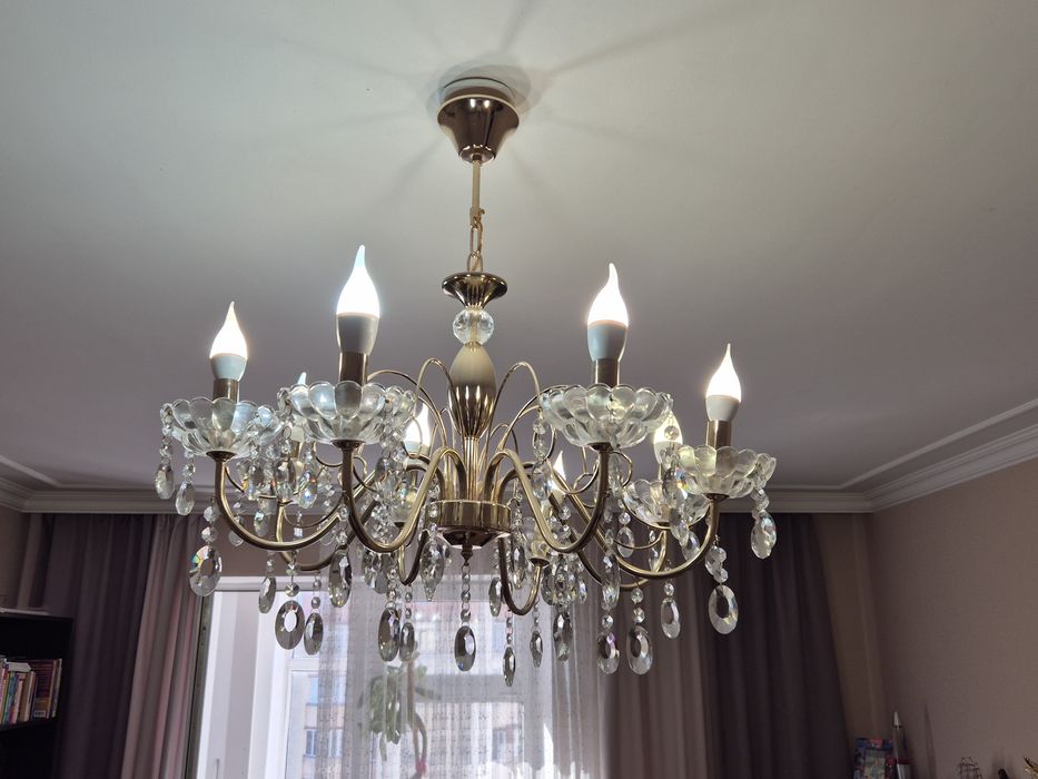 Продам люстру в гостинную