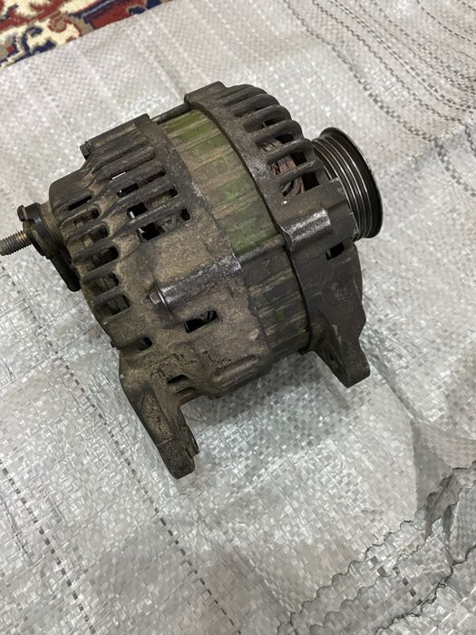 Продам генератор на Ниссан двигатель vg33 100А