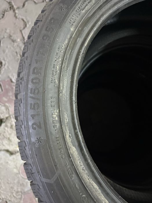 Продам зимние шины Triangle 215/50 R17