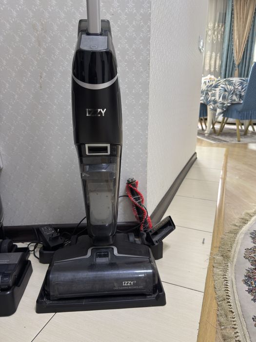 Пылесос IZZY 1S 941110 черный
